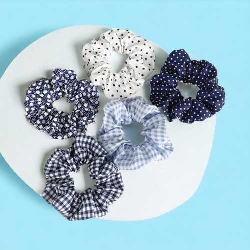 Lot de 5 chouchous bleu marine et blanc à motifs
