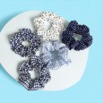 Lot de 5 chouchous bleu marine et blanc à motifs