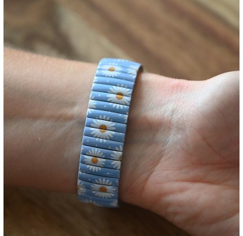 Montre Ernest Marguerite blanc sur fond bleu ciel