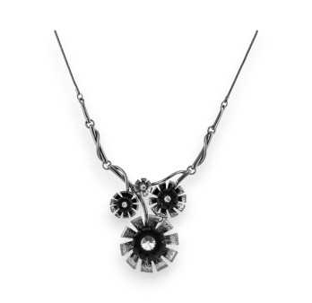 Collier Fantaisie Floral Noir et gris de chez Belle Miss
