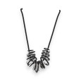 Collier Moderne Anneaux Noirs et Argentés de chez Belle Miss