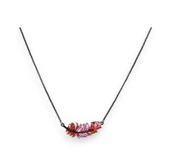 Collier Plume métal rose et rouge de chez Ikita