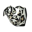 Foulard Carré Léopard Satin