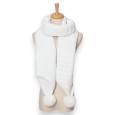 Écharpe asymétrique blanche en maille tricot avec pompons
